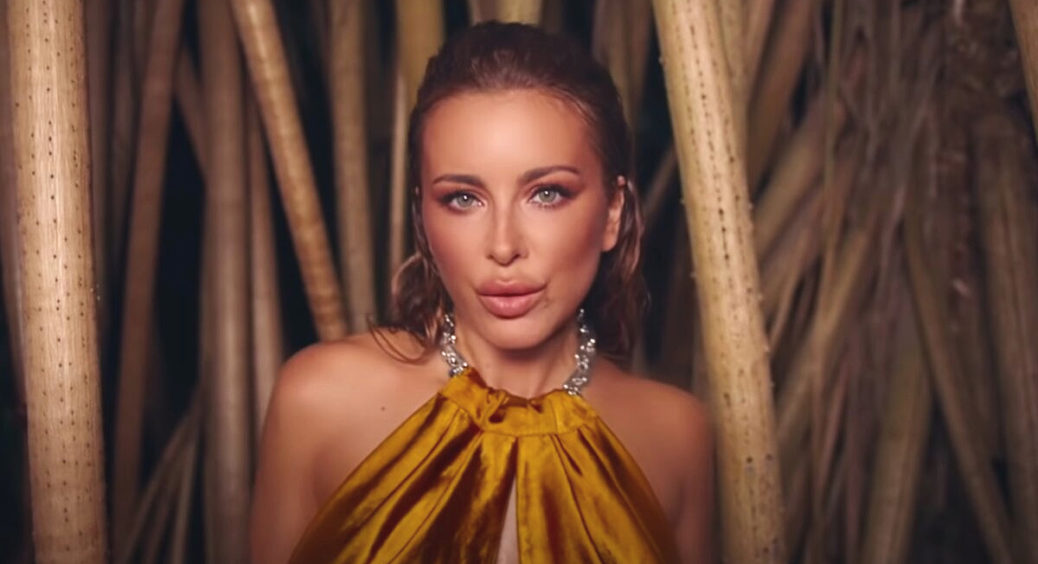 Ані Лорак надула губи та спантеличила мережу новим обличчям: прихильники запідозрили уколи краси 