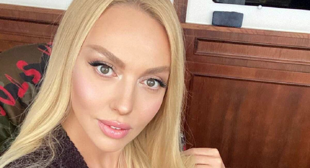 Власний пляж, бухта та будинок для мами: як виглядає садиба Полякової, яку вона не хоче ділити з чоловіком 