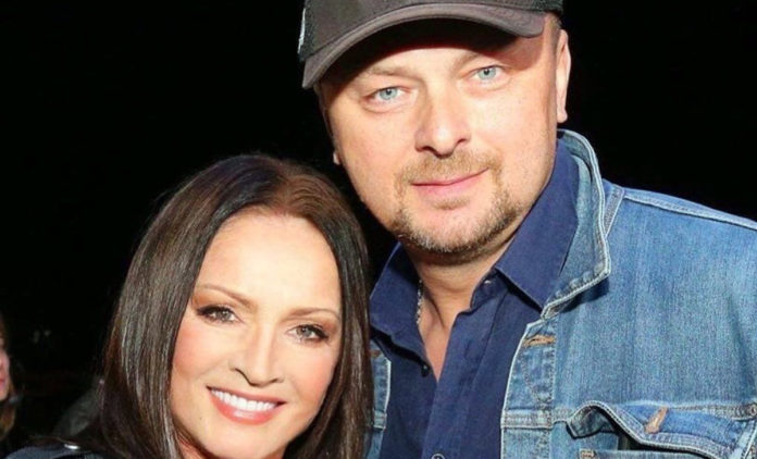 Сина та онука Софії Ротару, які намагалися втекти з України на саморобному плоту, відпустили Сина та онука Софії Ротару, які намагалися втекти з України на саморобному плоту, відпустили