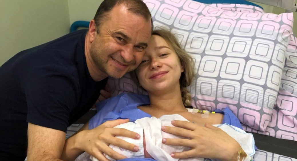 “Вже навіть співає”: сину Віктора Павліка та Катерини Репяхової виповнилося 4 місяці. Батьки не натішаться унікальним талантом малюка 