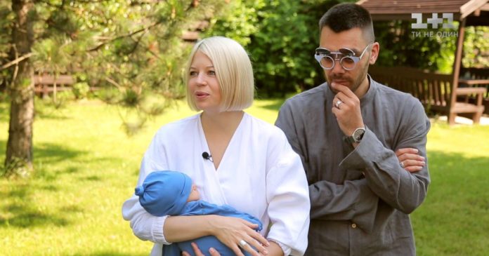 ONUKA з чоловіком та сином 