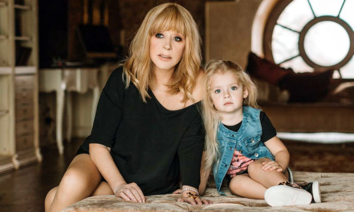 Алла Пугачова з Лізою Алла Пугачова з Лізою