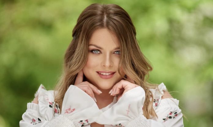 35-річна Неля Шовкопляс змила макіяж 35-річна Неля Шовкопляс змила макіяж