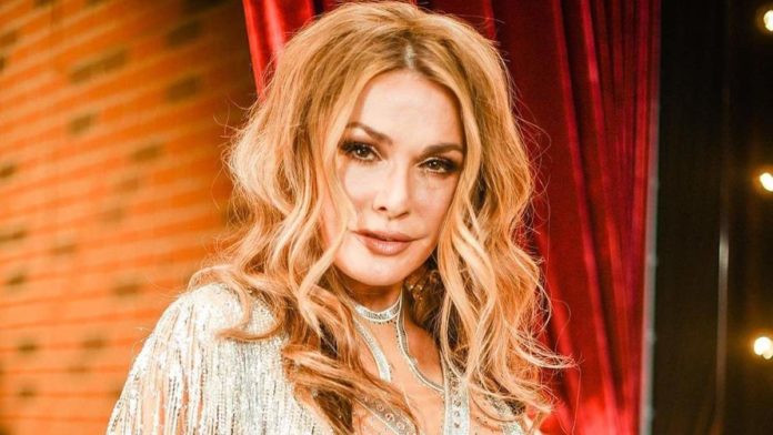 Ольга Сумська змінила колір волосся та відрізала короткий чубчик