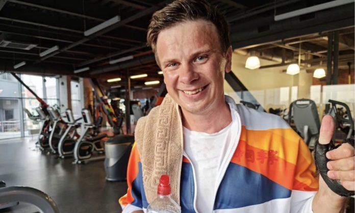 Дмитро Комаров вперше показав рідних брата та сестру двійнят Дмитро Комаров вперше показав рідних брата та сестру двійнят