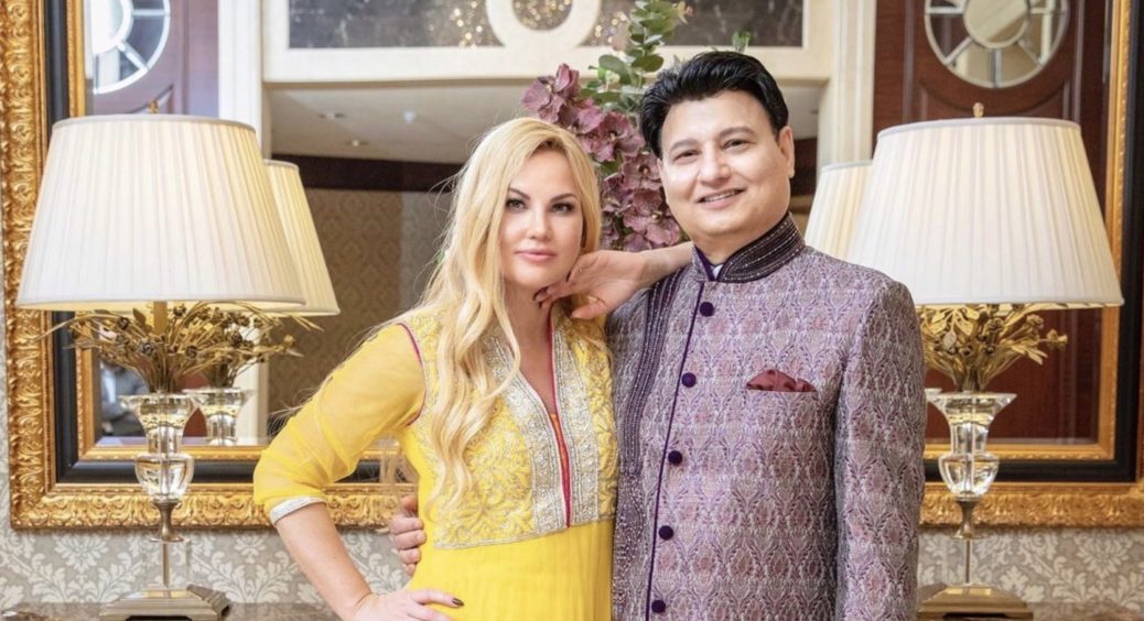 Камалія засипала словами любові іншого багатія, забувши про свого чоловіка Мохаммада Захура: “Мій дорогий” 