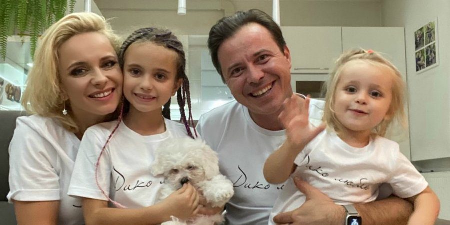 Лілія Ребрик і Андрій Дикий з доньками