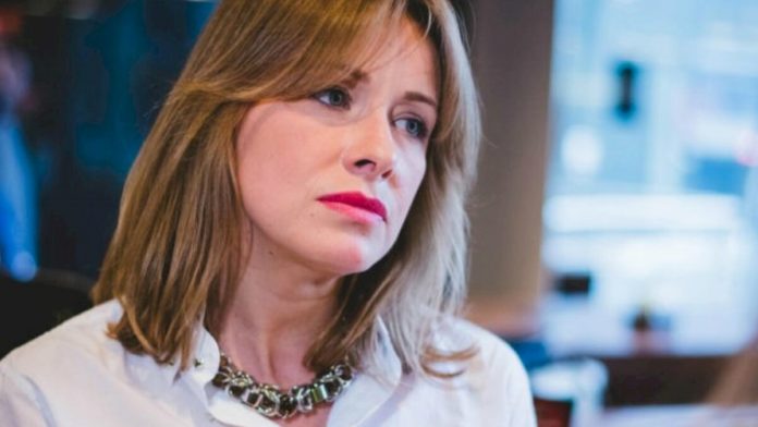 Олена Кравець відрізала волосся і похвалилася стильною зачіскою