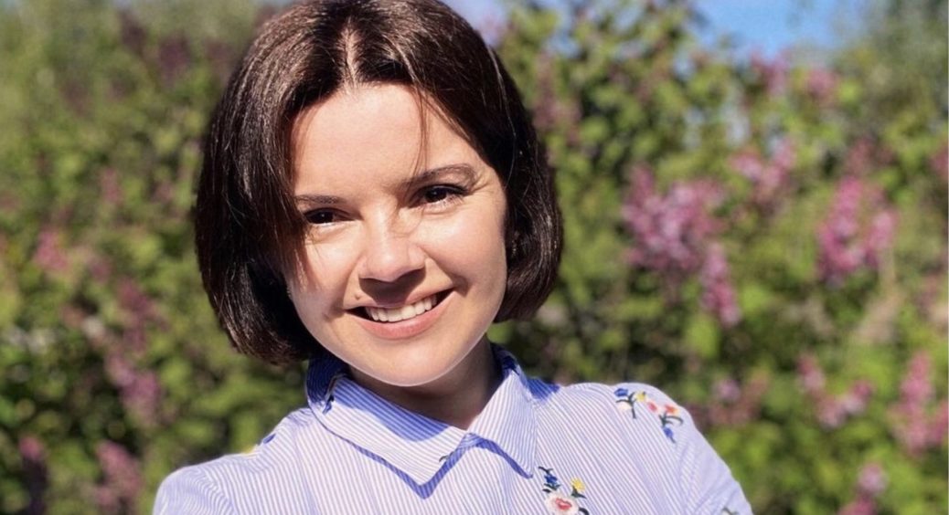 Вагітна Марічка Падалко значно збільшилася в талії і вже не може приховати округлий живіт: щаслива мама 