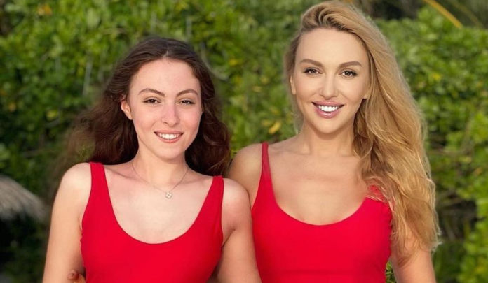 Донька Олі Полякової Маша дала перший сольний концерт Донька Олі Полякової Маша дала перший сольний концерт