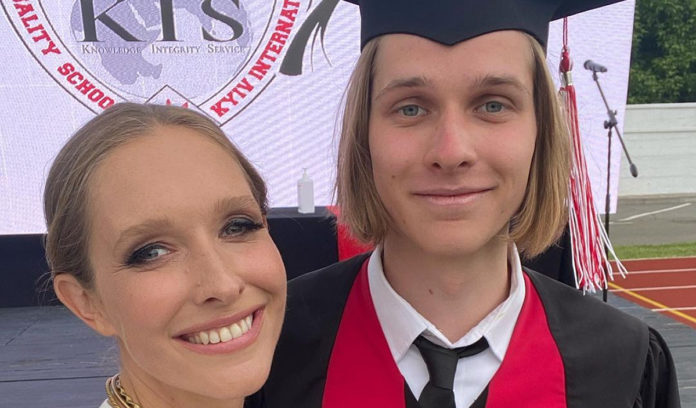 Катя Осадча разом зі старшим сином Іллею