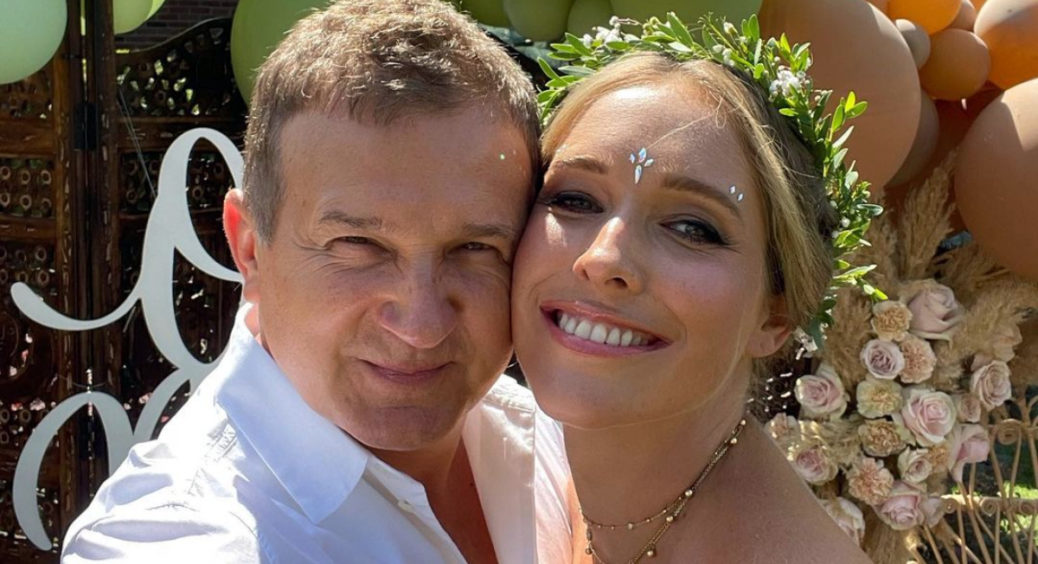 “Скандал”: Юрій Горбунов злився у довгому поцілунку з відомою акторкою, яка набагато молодша за Катю Осадчу 