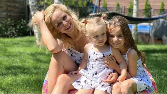 Лілія Ребрик з доньками