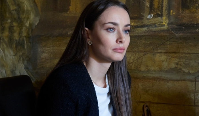 Ксенія Мішина прокоментувала обручку на безіменному пальці та відповіла, чи виходить заміж