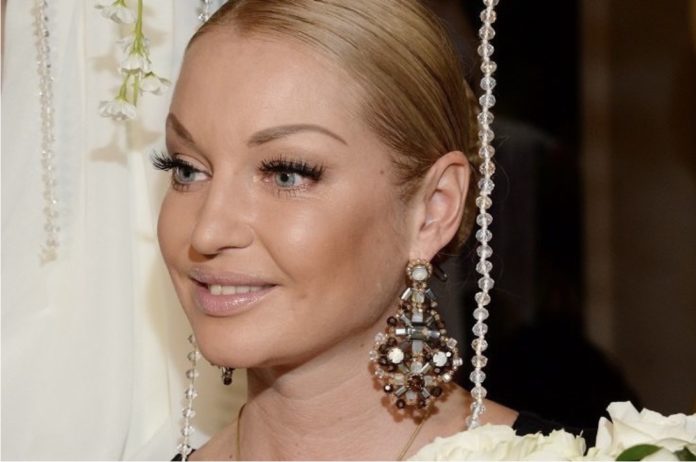 Анастасія Волочкова назвала винних у її поганих стосунках з єдиною донькою Аріадною