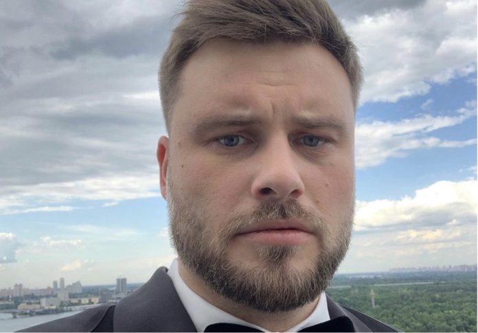 Ведучий Сніданку з 1+1 Єгор Гордєєв показав свій відпочинок на стадіоні