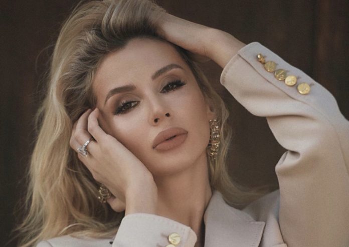 Світлана Лобода обрізала волосся та стала брюнеткою