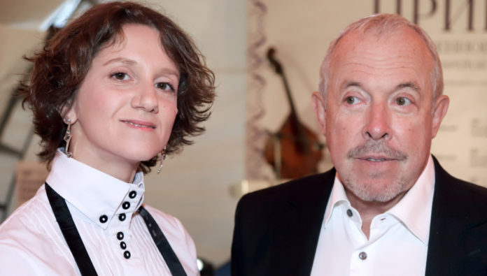 Андрій Макаревич видав недолік молодої дружини Андрій Макаревич видав недолік молодої дружини