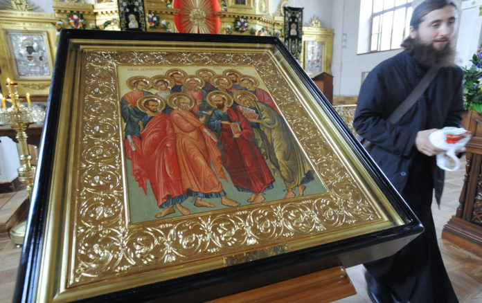 Святі Апостоли