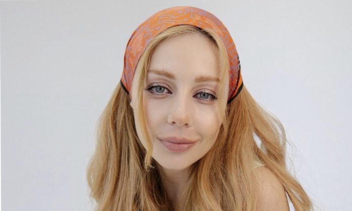 Який натуральний колір волосся у Тіни Кароль