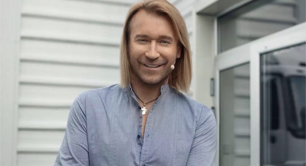 “Це мій син Влад”: Олег Винник розбив серце фанатам, показавши зіркову подорож з нащадком і без Таюне 