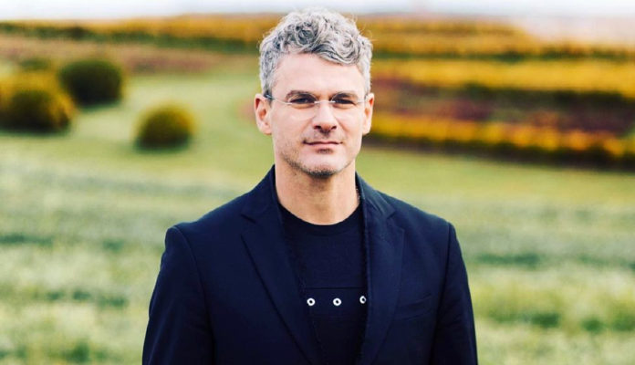 Арсен Мірзоян досяг бажаного і збирається їхати з України під час війни Арсен Мірзоян досяг бажаного і збирається їхати з України під час війни