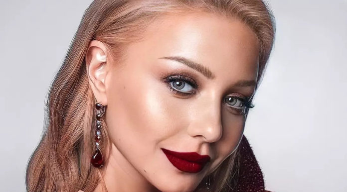 Тіна Кароль подарувала дітям бійців Азову приладдя для школи Тіна Кароль подарувала дітям бійців Азову приладдя для школи