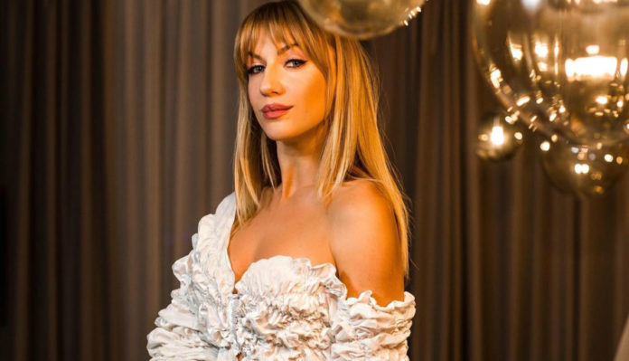 У Лесі Нікітюк з'явився залицяльник, який не шкодує для неї букетів У Лесі Нікітюк з'явився залицяльник, який не шкодує для неї букетів