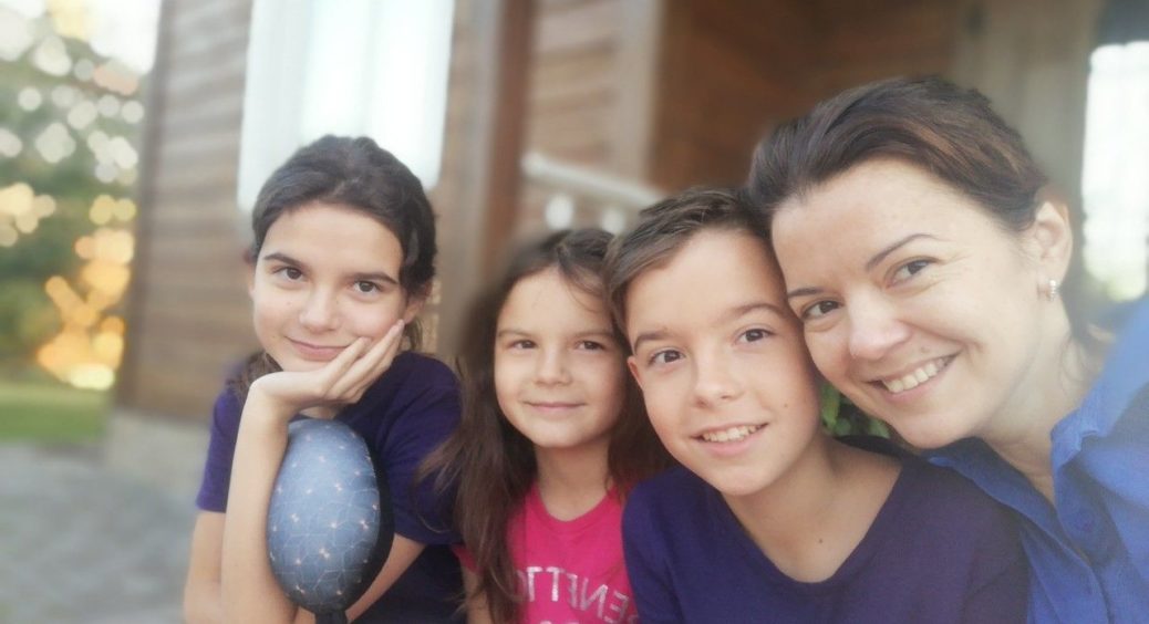 (Фото) Марічка Падалко розповіла про поповнення у родині та заколисала маленьку дівчинку на руках 