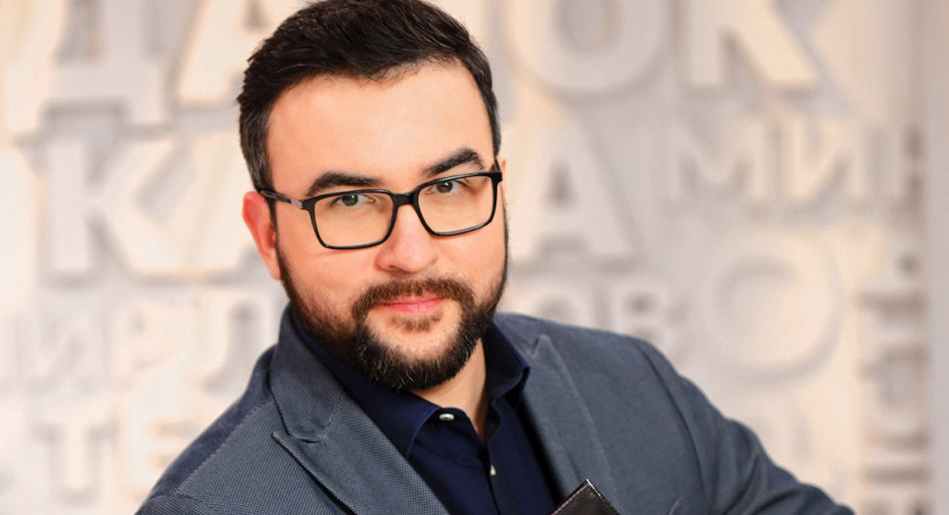 Зірка “Сніданку з 1+1” Руслан Сенічкін публічно розпустив руки на колегу: у відповідь “прилетіло” в ніс 