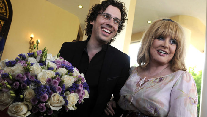 Зіркове подружжя підтримує Україну Зіркове подружжя підтримує Україну