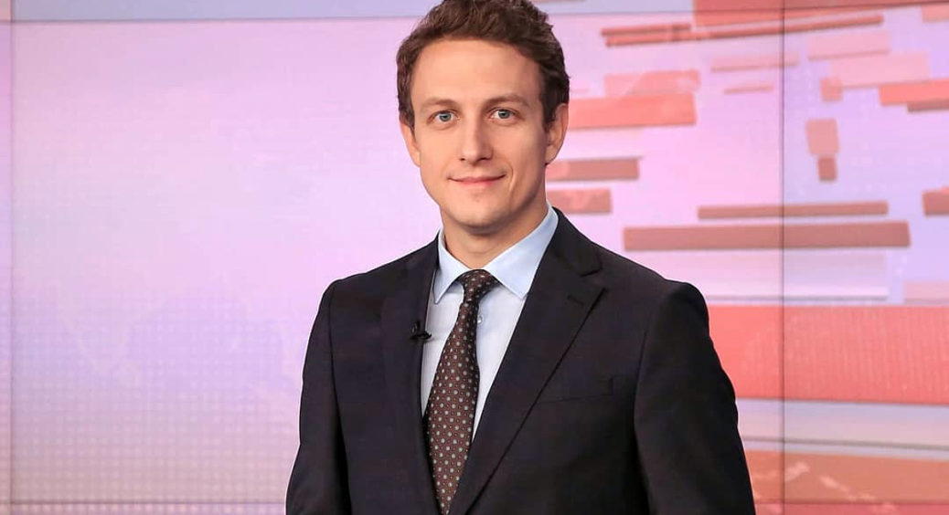 Ведучий ТСН Святослав Гринчук вперше вийшов у світ з дружиною і дочкою: таких красунь ховав від камер (ФОТО) 