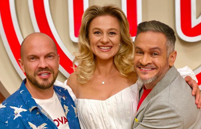 Вагітна Ольга Мартиновська у весільній сукні обійняла округлий животик