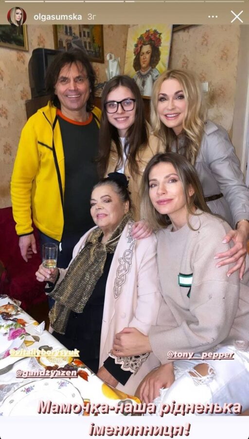 Ольга Сумська з чоловіком і доньками привітала маму з днем народження