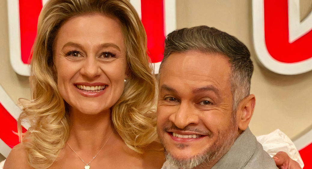 “Діти ростуть”: Ектор Хіменес-Браво у вишиванці і шароварах делікатно натякнув на стосунки з Мартиновською 