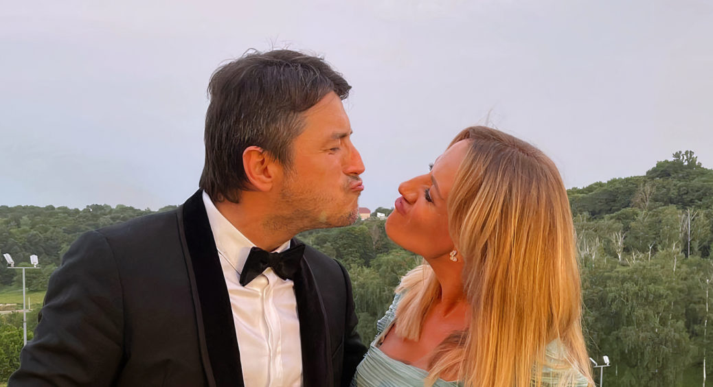 “Гола” тілесна сукня і манікюр як у кицьки: Леся Нікітюк показала в усій красі, від чого відмовився Притула 