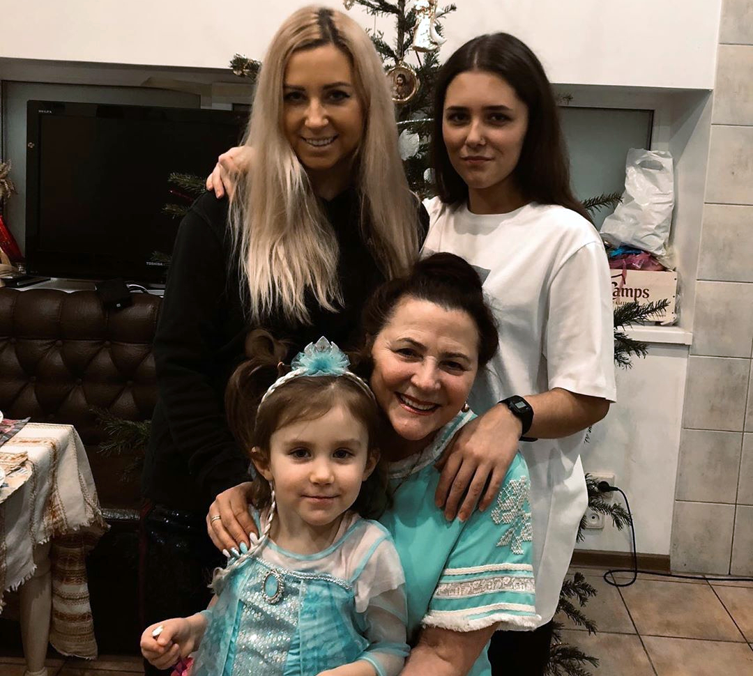 Тоня Матвієнко показала своїх дочок