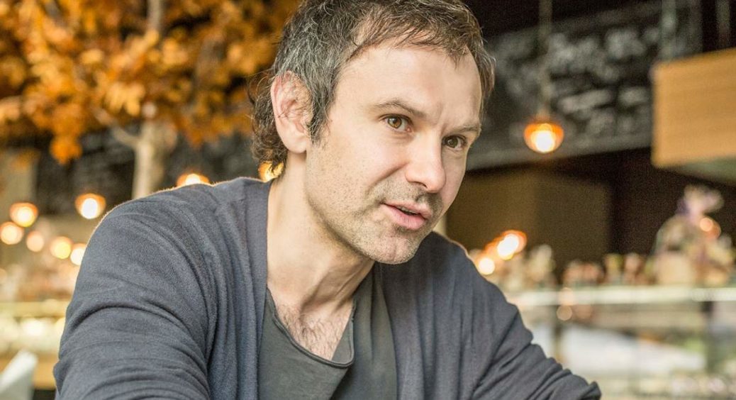 Святослав Вакарчук позбувся одягу і показав, що його екс-дружина втратила назавжди: у Винника з’явився конкурент 