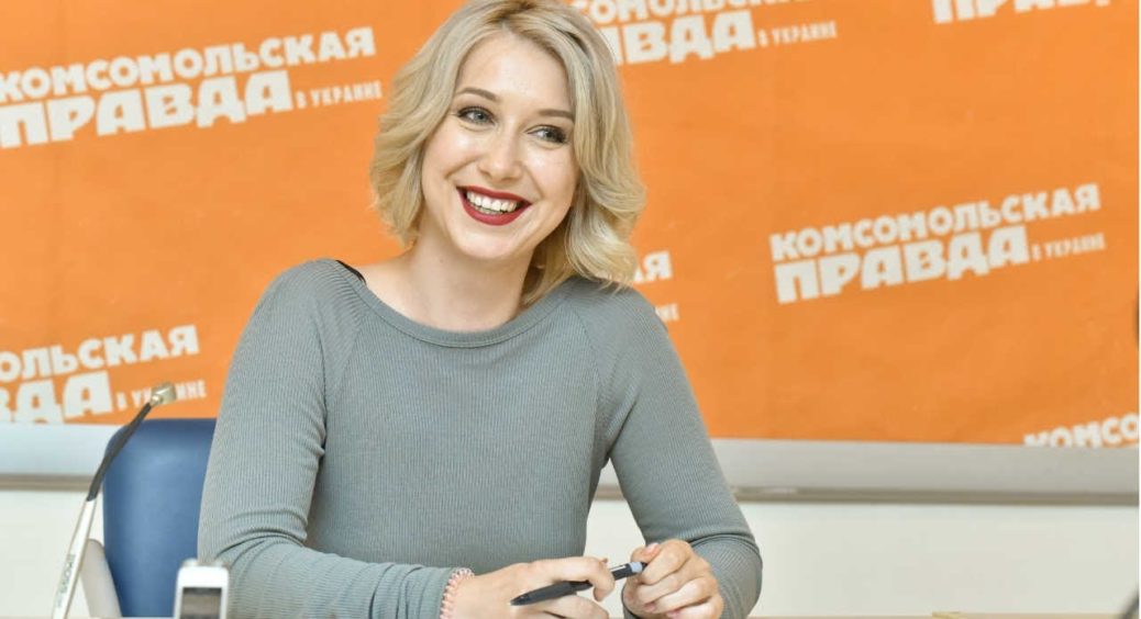 Ведуча “Твій день” Стася Ровінська на всю країну засвітила вагітний живіт – Сніжана Єгорова стане бабусею 