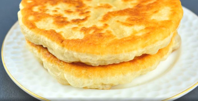 Швидкі коржики на сковороді – смачна заміна хліба