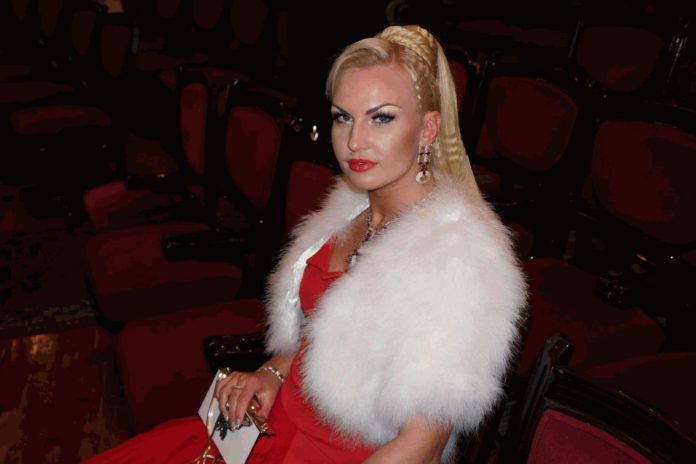 Камалія одягла у розкішні вишиванки доньок від Мохаммада Захура