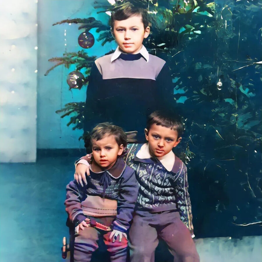 Ані Лорак в дитинстві разом з братами