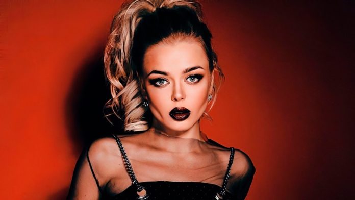 Аліну Гросу та Романа Полянського вигнали на вулицю в Буковелі Аліну Гросу та Романа Полянського вигнали на вулицю в Буковелі