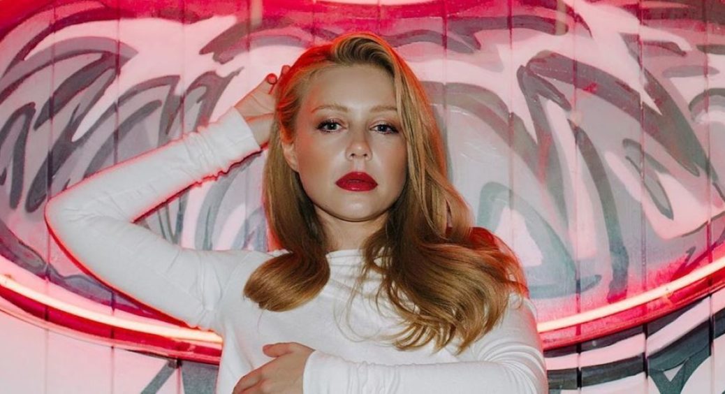 36-річна Тіна Кароль позувала з батьками, рідним братом і єдиним сином: не вистачає тільки Євгена Огіра (ФОТО) 