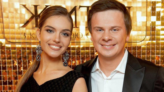 Красуня-дружина Дмитра Комарова Олександра Кучеренко допомагає дітям у складній ситуації