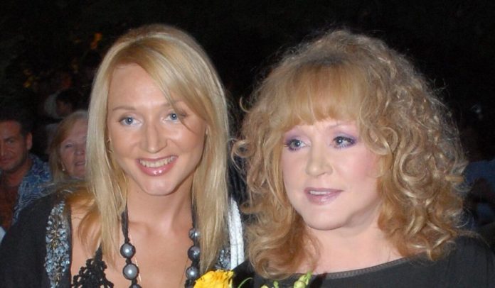 Орбакайте пофарбувала волосся і здивувала схожістю з матір'ю Орбакайте пофарбувала волосся і здивувала схожістю з матір'ю