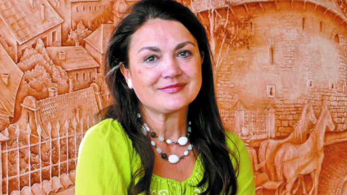 Наталія Сумська відрізала розкішне волосся та вразила іміджем