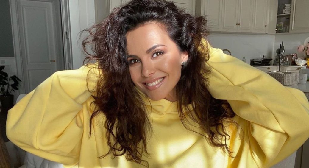 34-річна Настя Каменських нарешті перебралася за океан та розплакалася перед фанатами: “Дякую, що ми українці” 