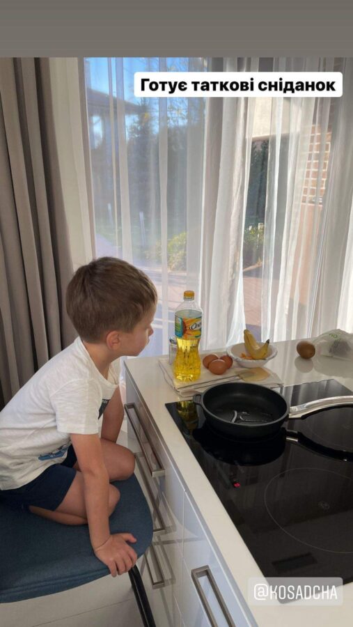 Юрій Горбунов показав, як маленький син готує йому сніданок