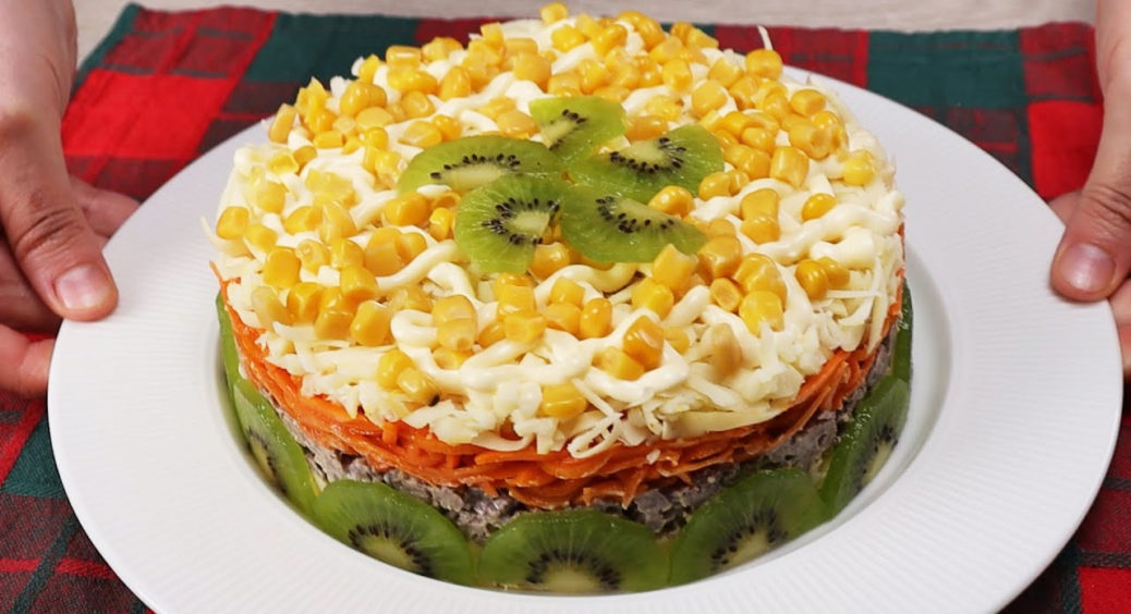 Салат на Новий рік 2022: рецепт новорічного салату на святковий стіл – виглядає ефектно, смакує неймовірно 